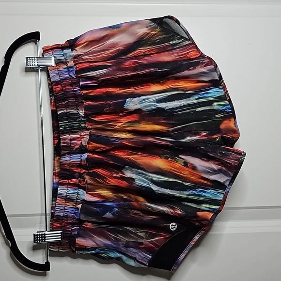 216. Lululemon Hotty Hot Short - Picture 3 of 6